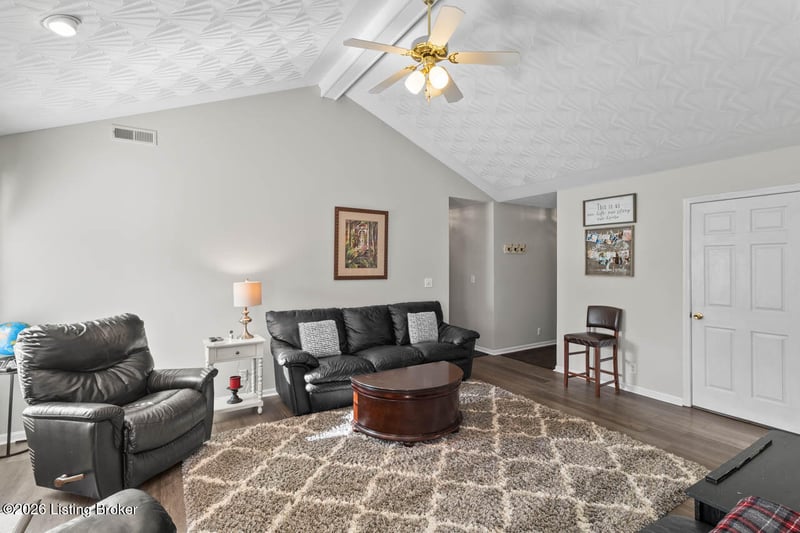2722 Antone Pkwy, Louisville, KY 40220