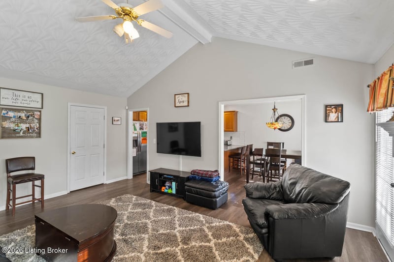 2722 Antone Pkwy, Louisville, KY 40220