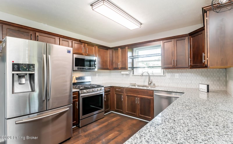 273 Blarney Ln, Louisville, KY 40229