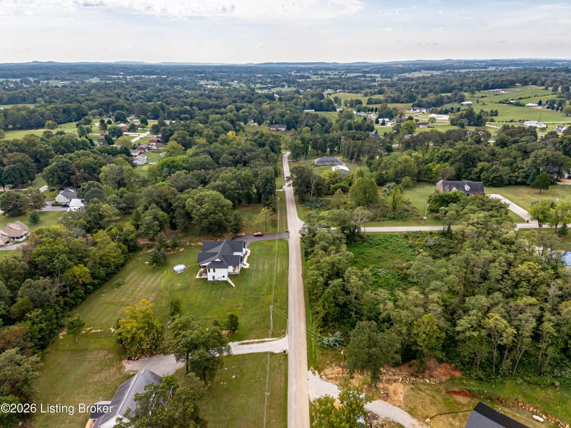 28 Freesia Ct, Brandenburg, KY 40108