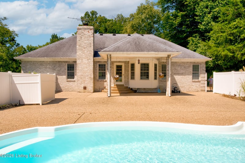 282 Halls Ln, Shepherdsville, KY 40165