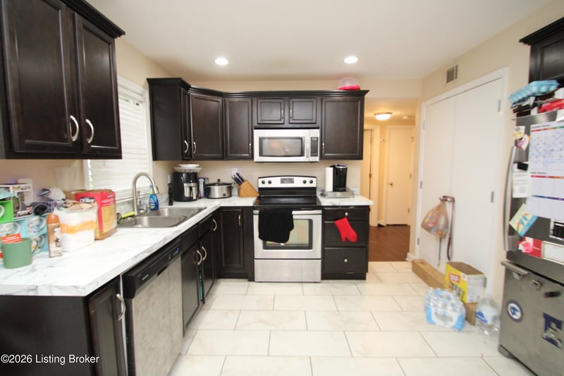 2824 Yorkshire Blvd, Louisville, KY 40220