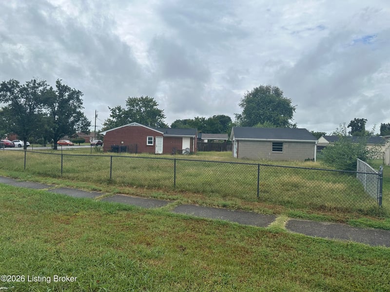 2827 Whitlock St, Louisville, KY 40213