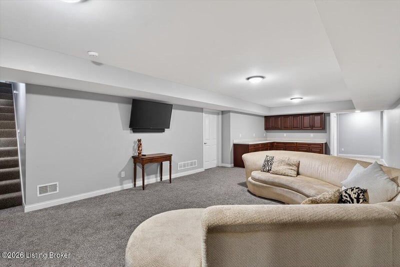 2832 Klondike Ln, Louisville, KY 40218