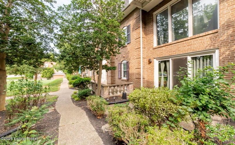 2845 Hikes Ln #102, Louisville, KY 40218
