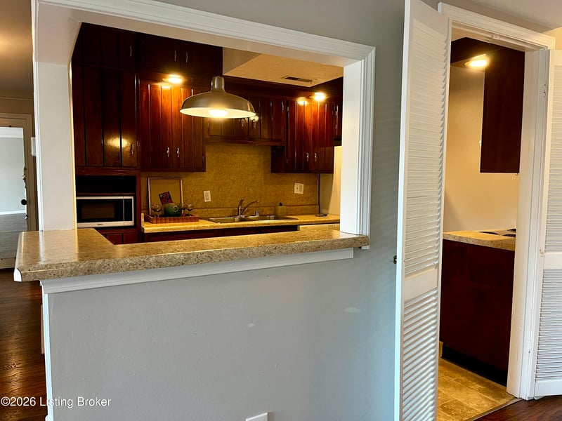 2845 Hikes Ln #206, Louisville, KY 40218