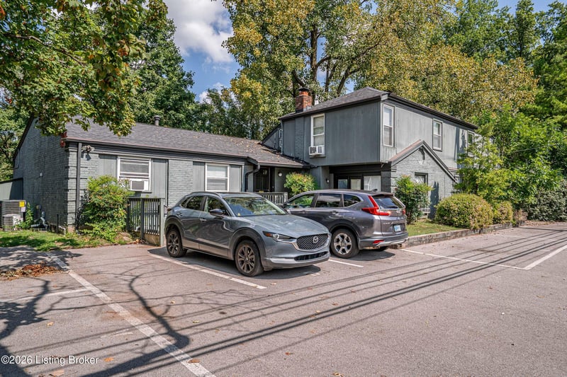 2851 Hikes Ln, Louisville, KY 40218