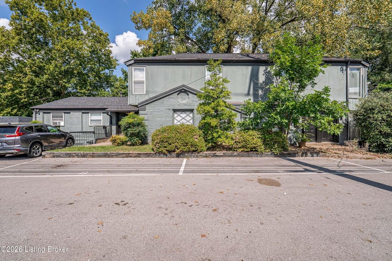 2851 Hikes Ln, Louisville, KY 40218