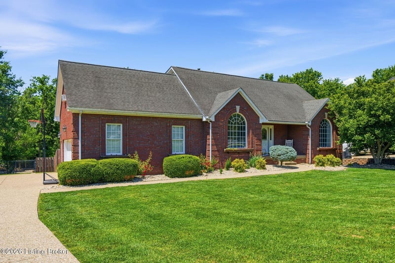287 Cedar Place Dr, Shepherdsville, KY 40165