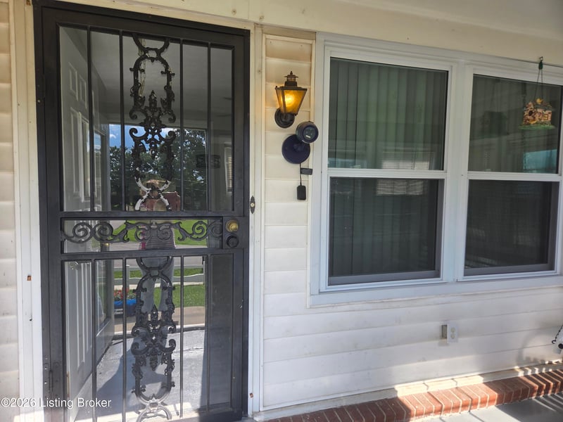 288 S Steedland Dr, Louisville, KY 40229
