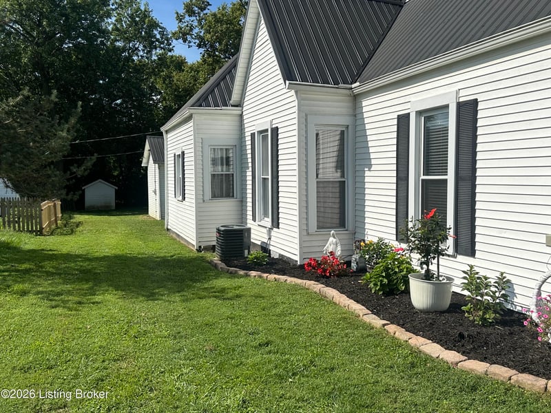29 E Church St, New Castle, KY 40050
