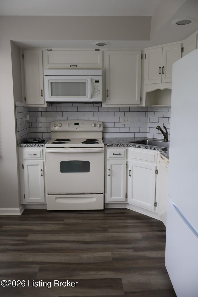 2900 Mcmahan Blvd #210, Louisville, KY 40220