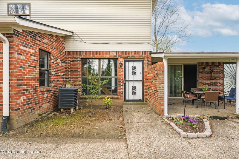2905 Fordhaven Rd, Louisville, KY 40214