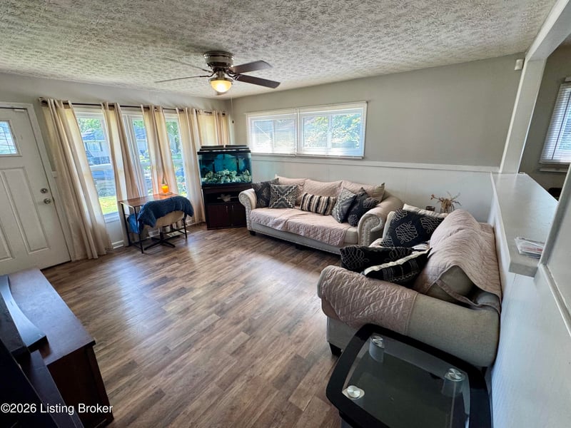 2910 Garey Ln, Louisville, KY 40216