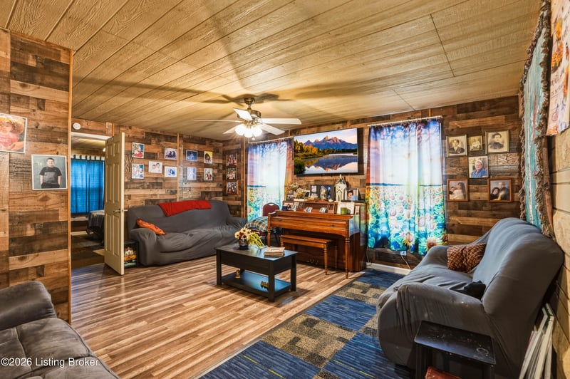 2983 Falls Of Rough Rd, Caneyville, KY 42721