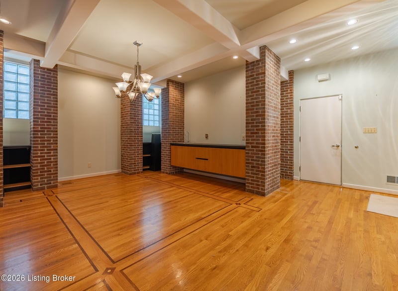 300 12 Penruth Ave, Louisville, KY 40207