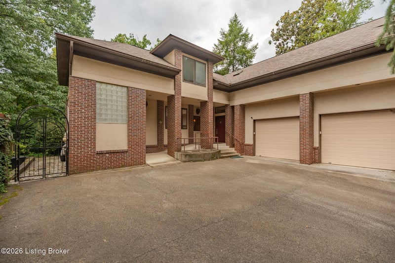 300 12 Penruth Ave, Louisville, KY 40207