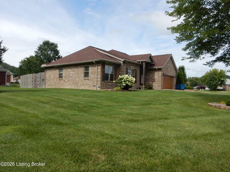 300 Jade Dr, Shepherdsville, KY 40165