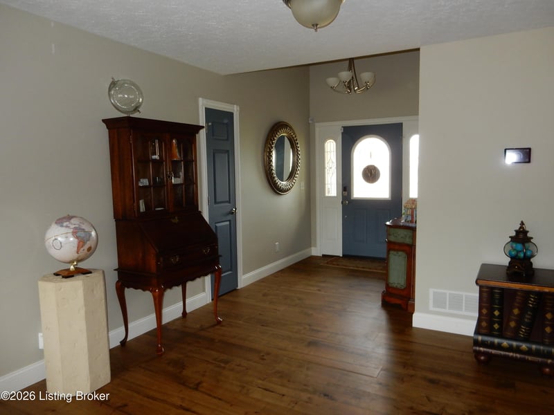300 Jade Dr, Shepherdsville, KY 40165
