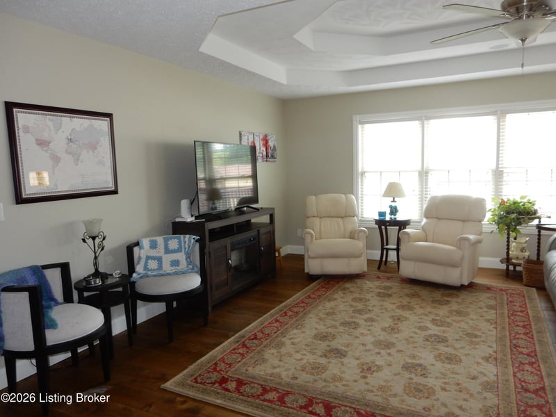 300 Jade Dr, Shepherdsville, KY 40165
