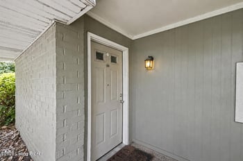 300 La Fontenay Ct, Louisville, KY 40223