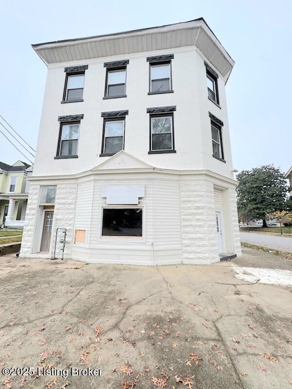 3000 S 3rd St, Louisville, KY 40208