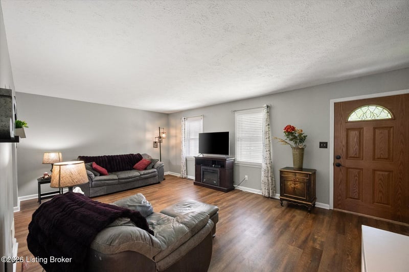 3008 Freys Hill Rd, Louisville, KY 40241