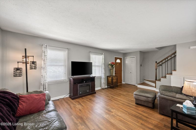3008 Freys Hill Rd, Louisville, KY 40241