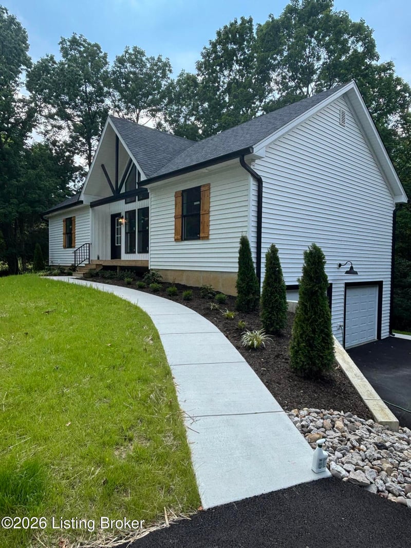 3008 New Moody Ln, La Grange, KY 40031