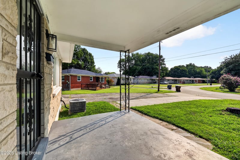 3009 Teakwood Cir, Louisville, KY 40216