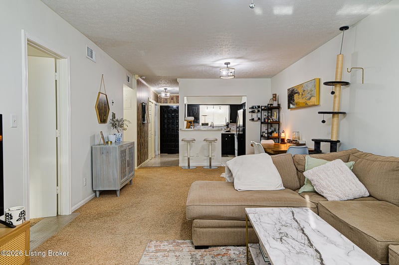 302 Casa Bella Ct, Louisville, KY 40220
