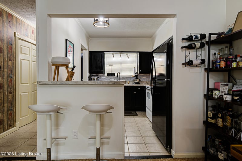 302 Casa Bella Ct, Louisville, KY 40220