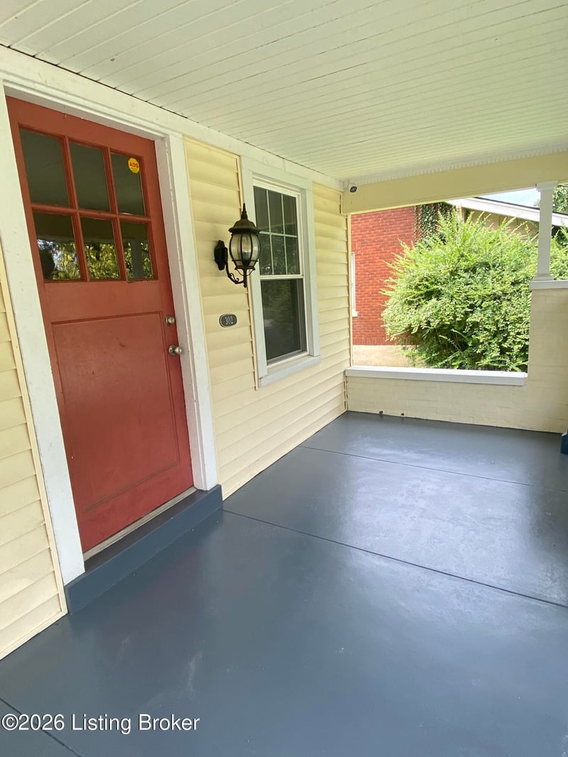 302 Iola Rd, Louisville, KY 40207