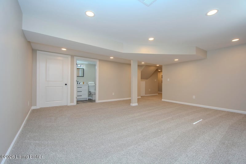 303 Iola Rd, Louisville, KY 40207