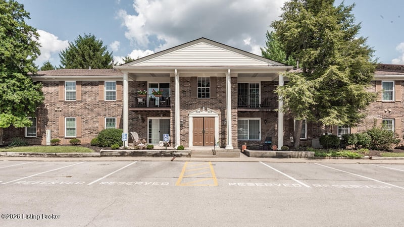 303 Logsdon Ct, Louisville, KY 40243