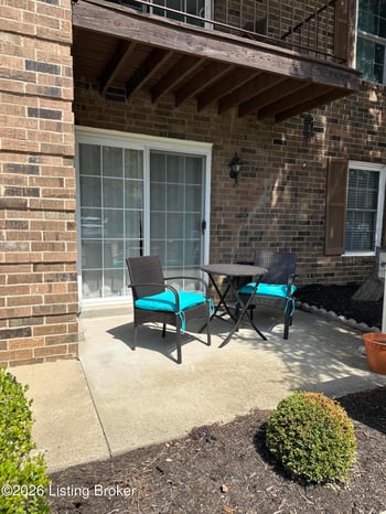 303 Logsdon Ct, Louisville, KY 40243