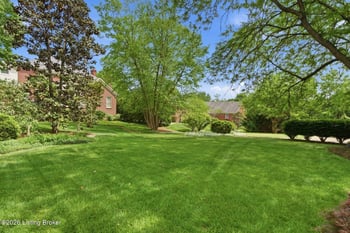 303 Mockingbird Gardens Dr, Louisville, KY 40207
