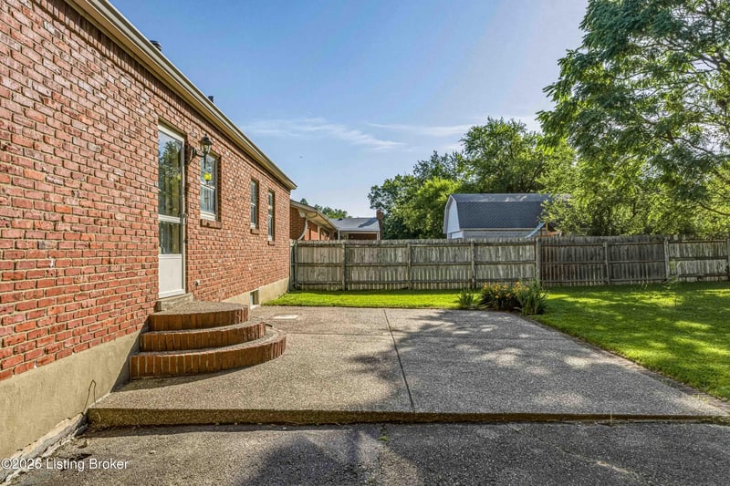 3032 Cabinwood Dr, Louisville, KY 40220