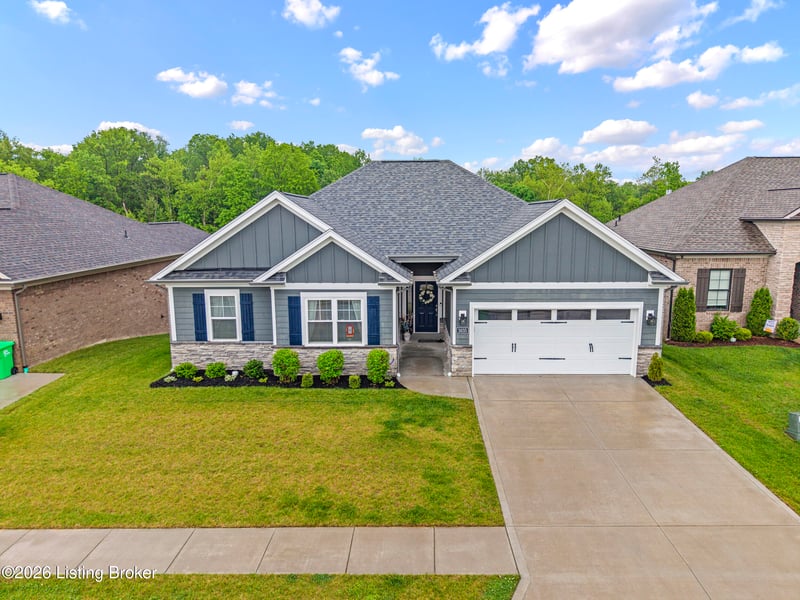 3035 Bridlewood Ln, New Albany, IN 47150