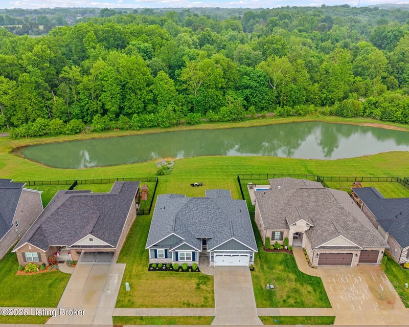 3035 Bridlewood Ln, New Albany, IN 47150