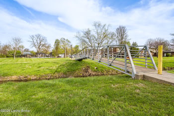 3037 Fordhaven Rd, Louisville, KY 40214