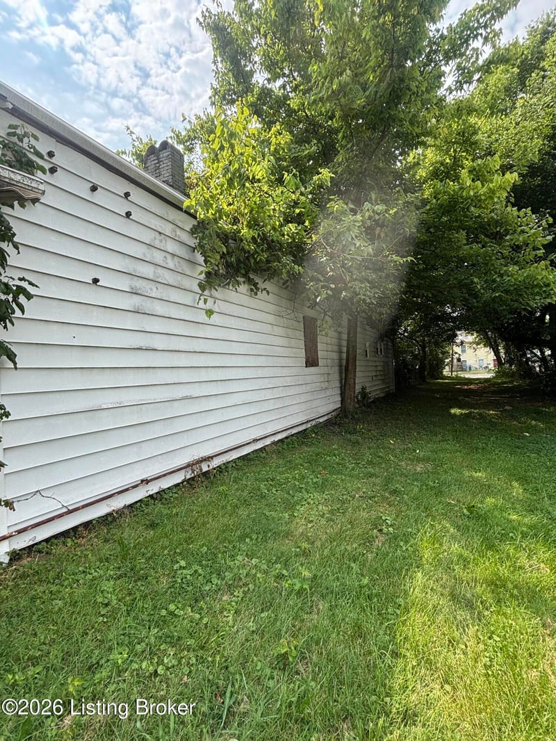 3038 Greenwood Ave, Louisville, KY 40211