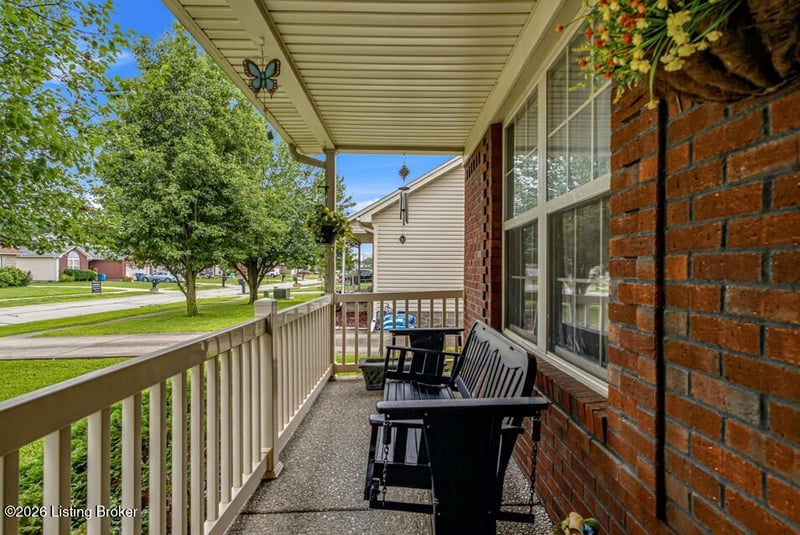 304 Madison Rae Blvd, Shepherdsville, KY 40165