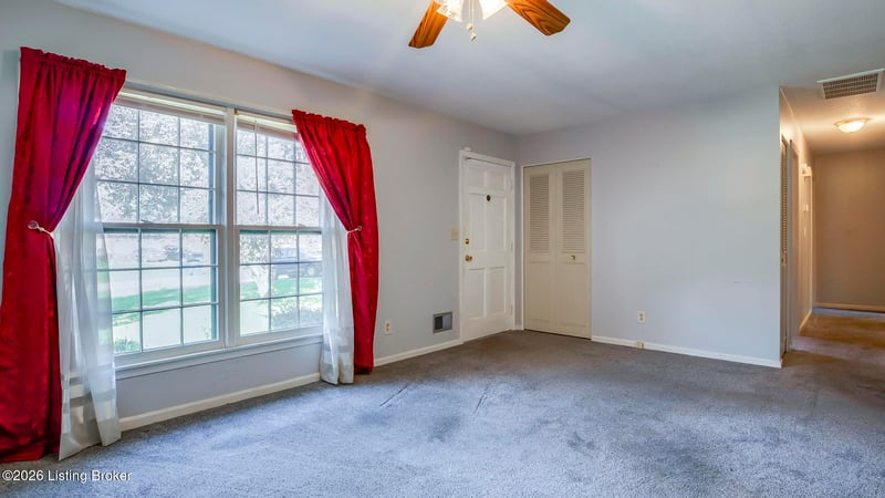 304 Patriot Ct, Louisville, KY 40214