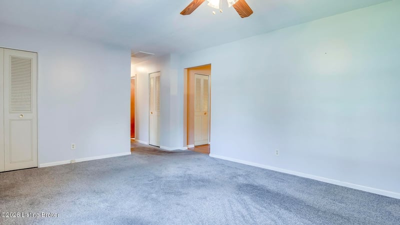 304 Patriot Ct, Louisville, KY 40214