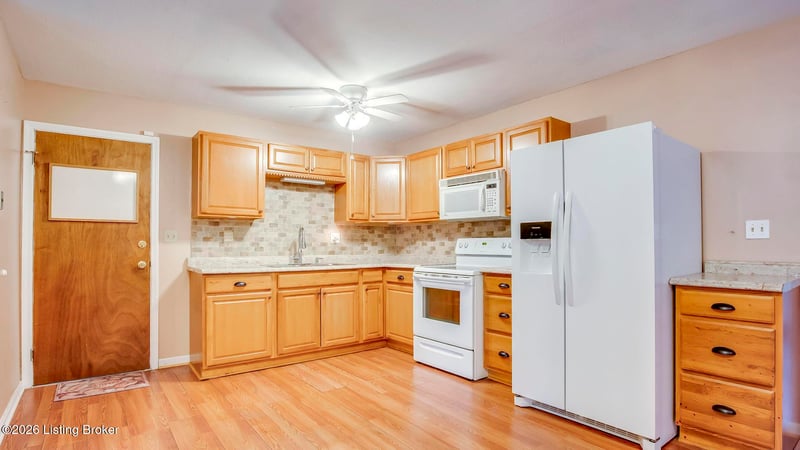 304 Patriot Ct, Louisville, KY 40214