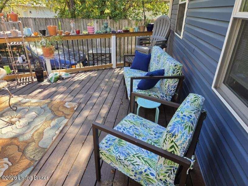 305 Benjamin Ln, Lyndon, KY 40222