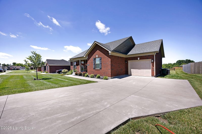 305 Oak Hill Ct, Bardstown, KY 40004