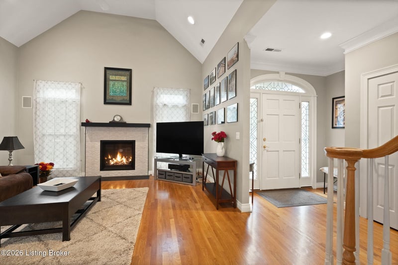 305 Westgate Terrace Ct, Louisville, KY 40207