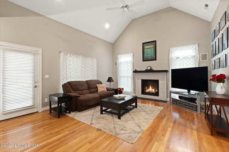 305 Westgate Terrace Ct, Louisville, KY 40207
